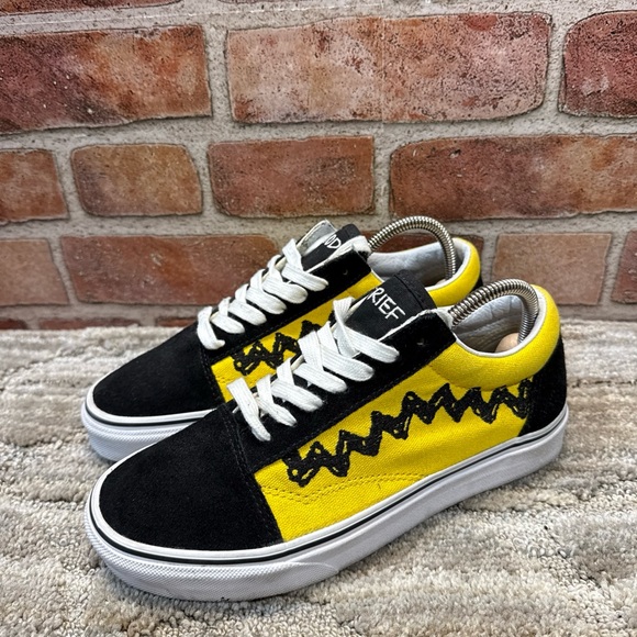Vans X peanut Charlie Brown Black and Yellow Sneakers women’s Sz 7 - Picture 1 of 11
